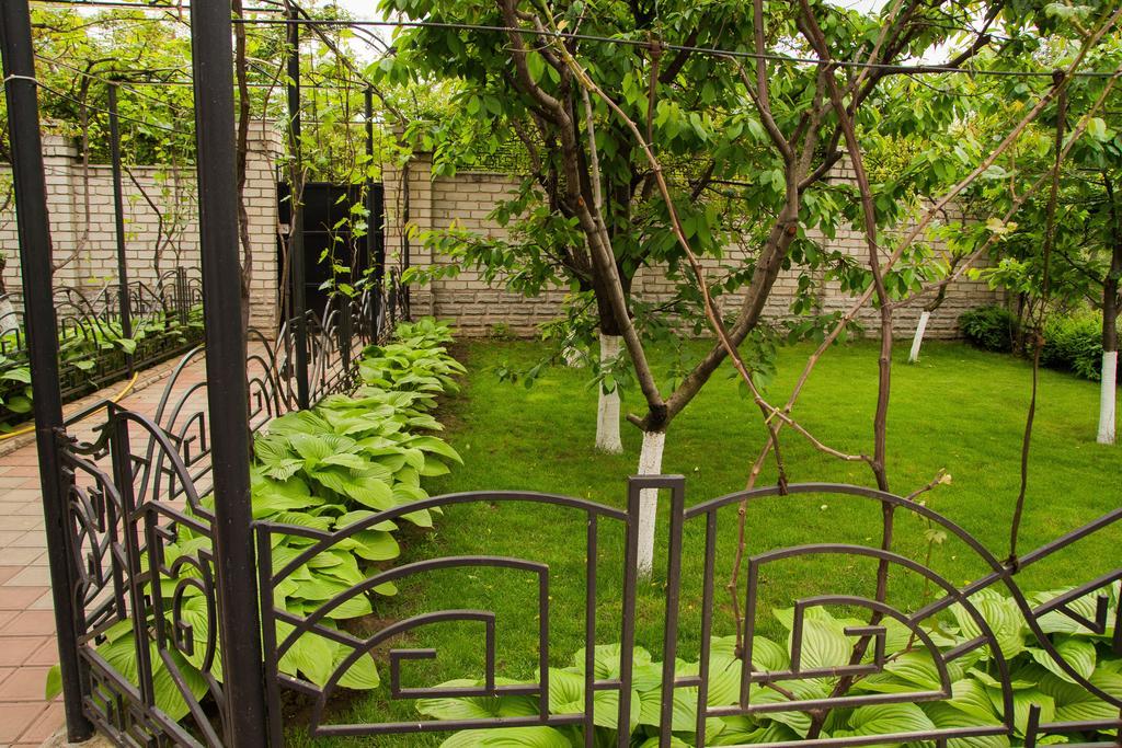 Yuzhniy Dvorik Aparthotel Οδησσός Εξωτερικό φωτογραφία
